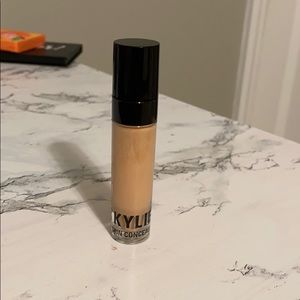 Kylie Skin Concealer in “Birch”